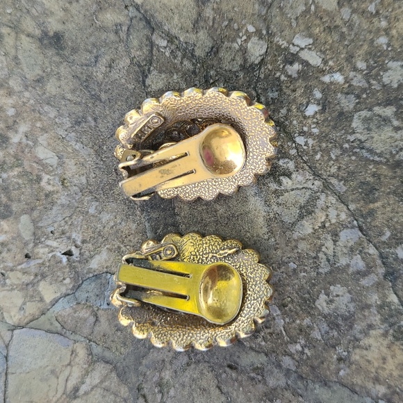 ART Arthur Pepper Vintage Clip On Earrings - Picture 8 of 12